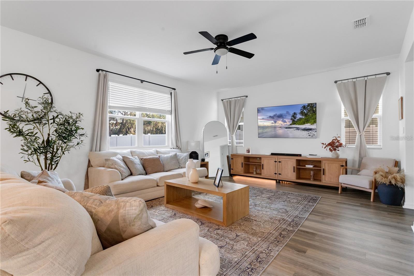 682 HERITAGE SQUARE DR