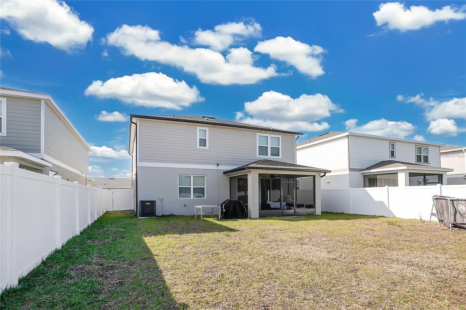 682 HERITAGE SQUARE DR