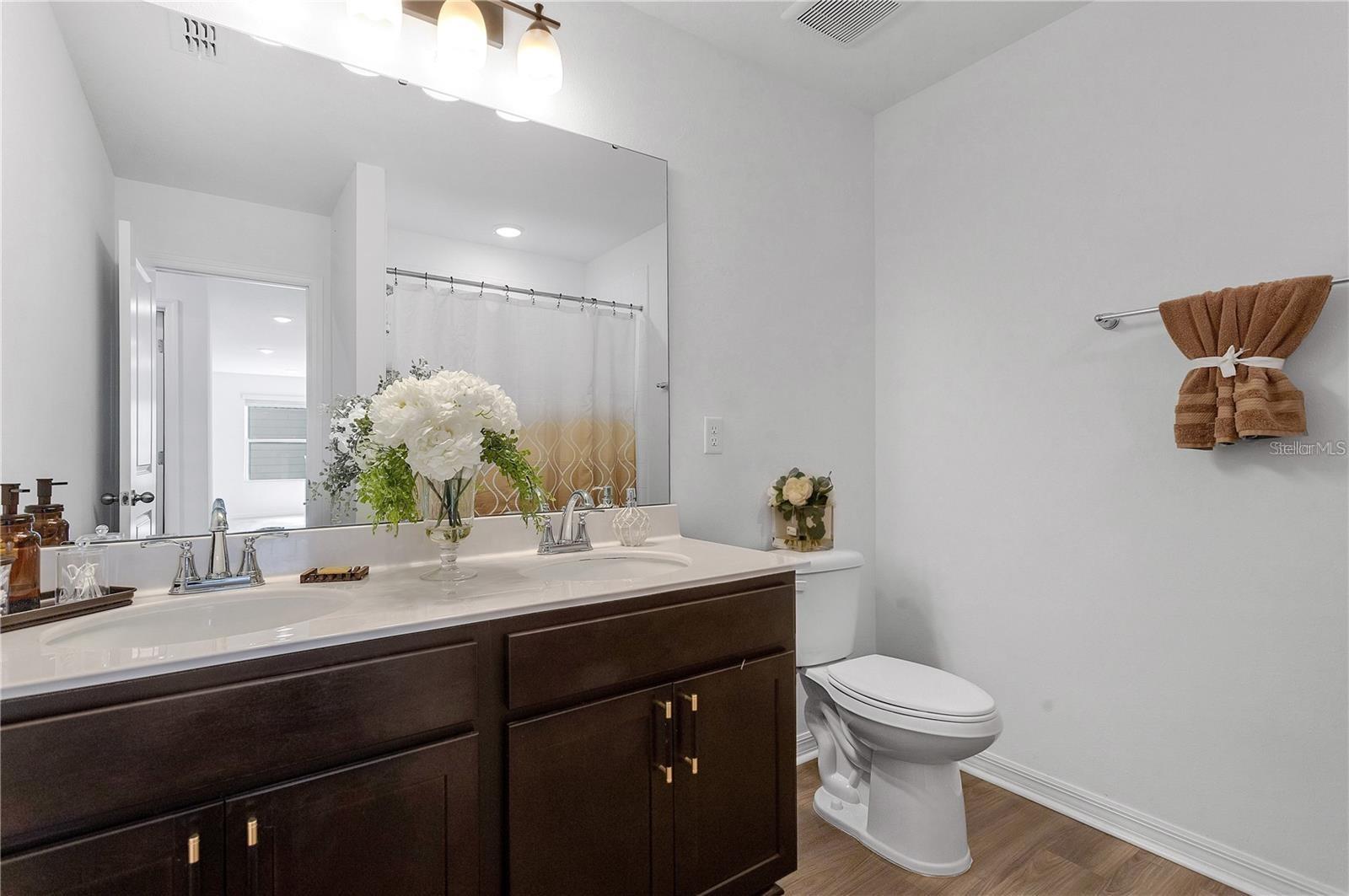 682 HERITAGE SQUARE DR