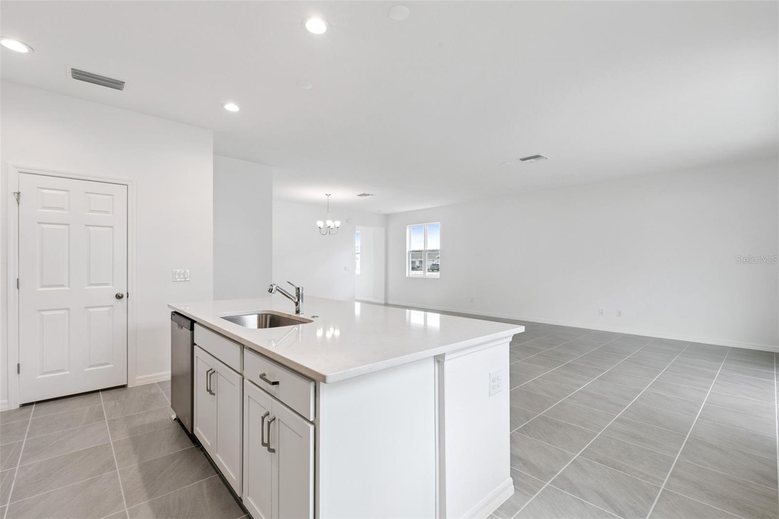 7028 ROLLING LEAF RD