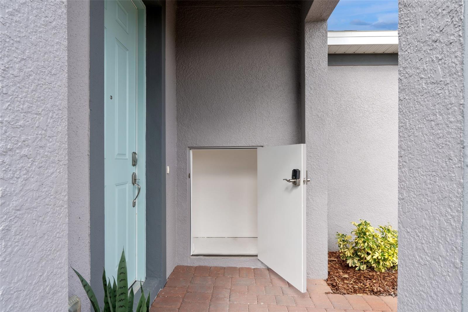 7028 ROLLING LEAF RD