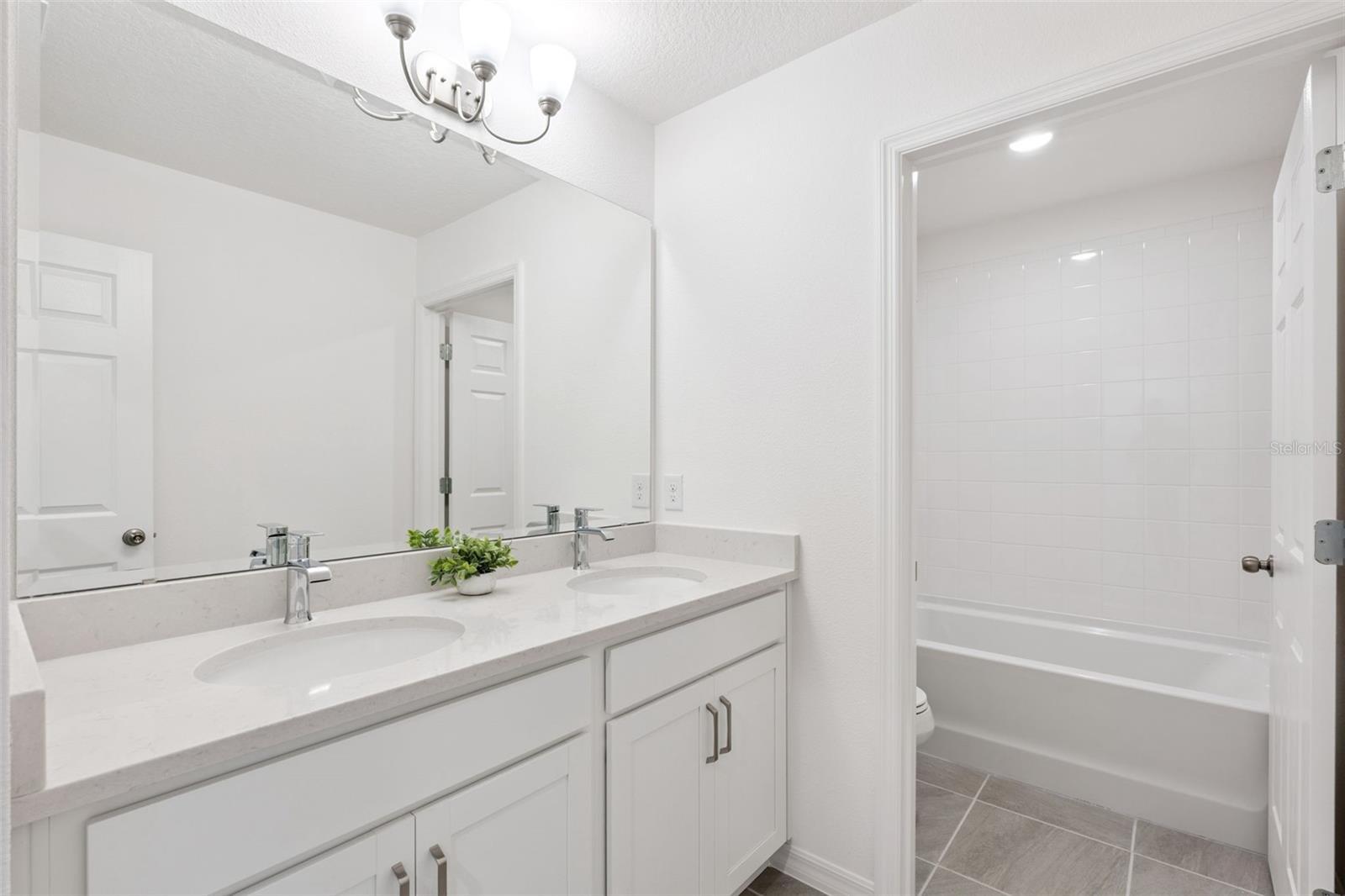 7028 ROLLING LEAF RD