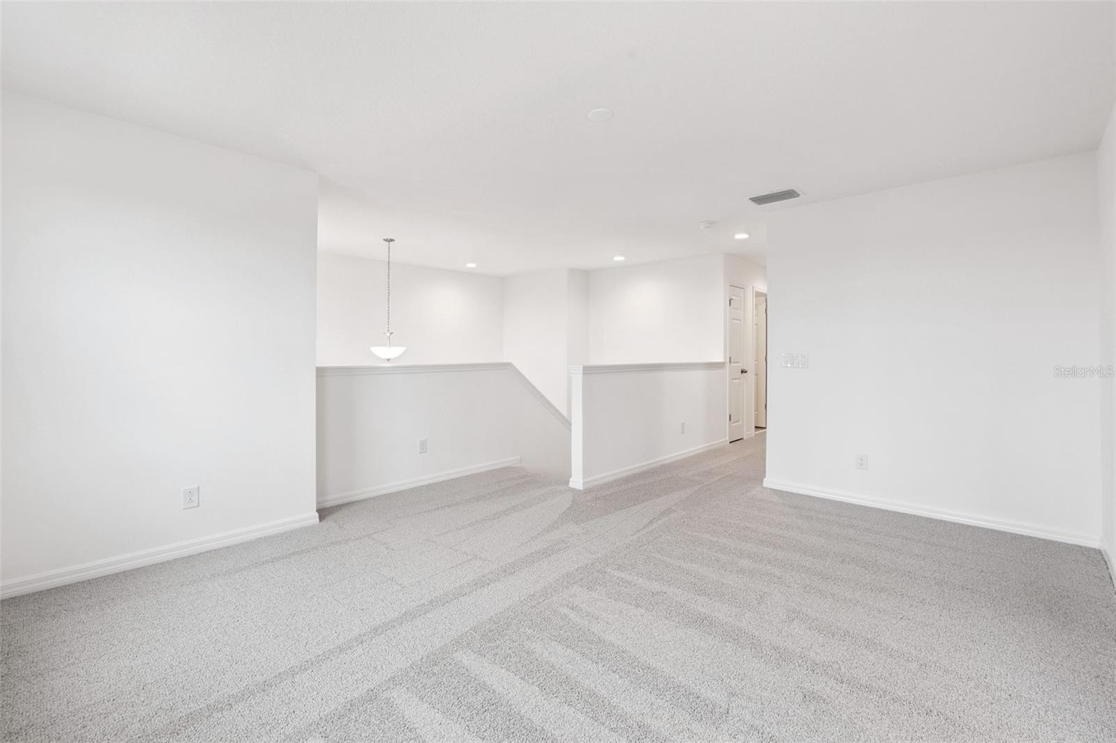 7028 ROLLING LEAF RD