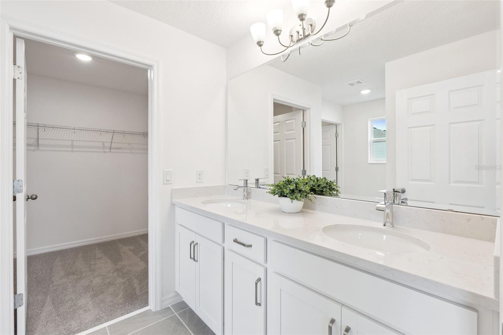 7028 ROLLING LEAF RD