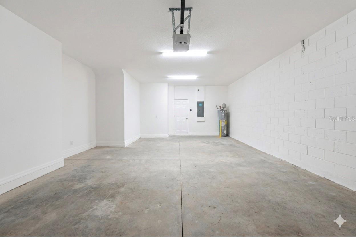 7028 ROLLING LEAF RD