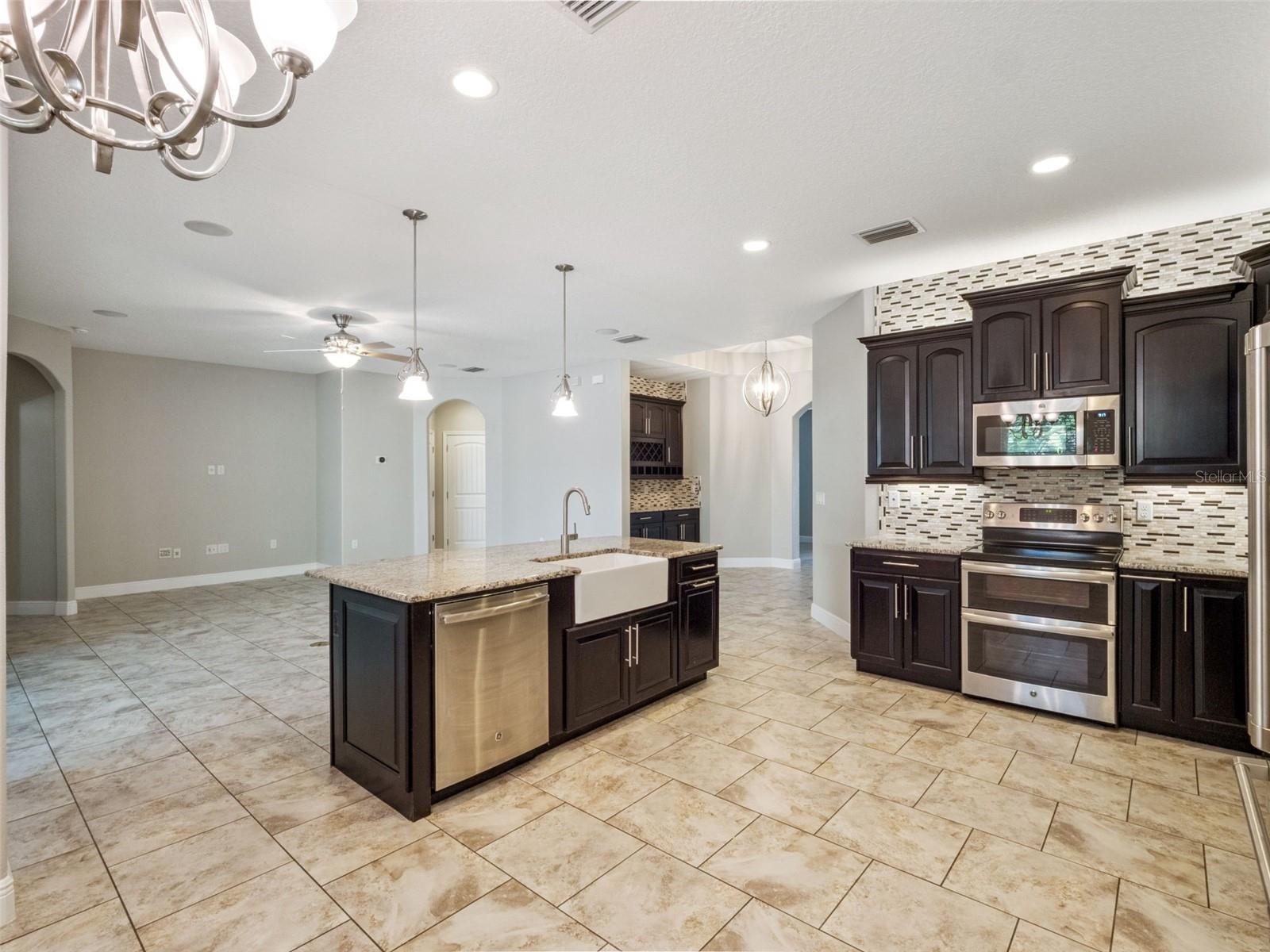 3697 CHANDLER ESTATES DR