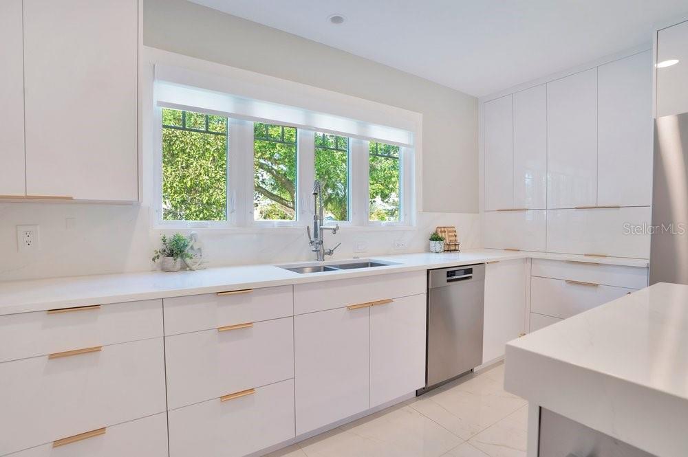 1651 WESTCHESTER AVE