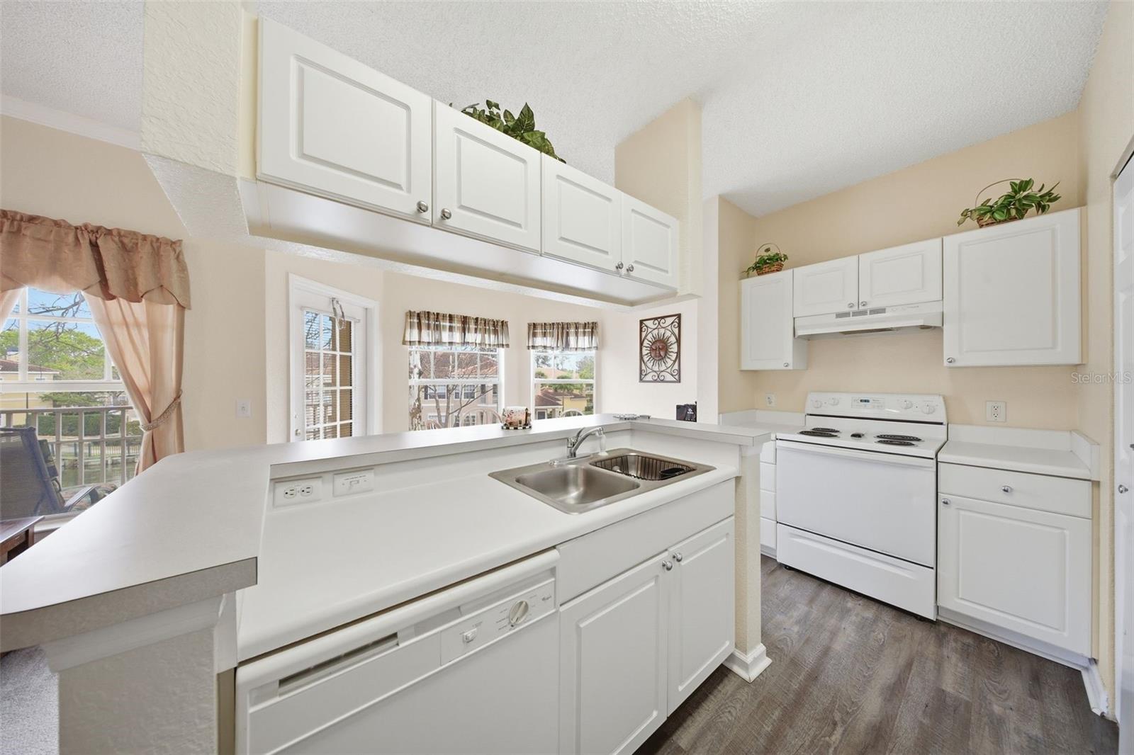 2422 WHITE MAGNOLIA WAY #2422