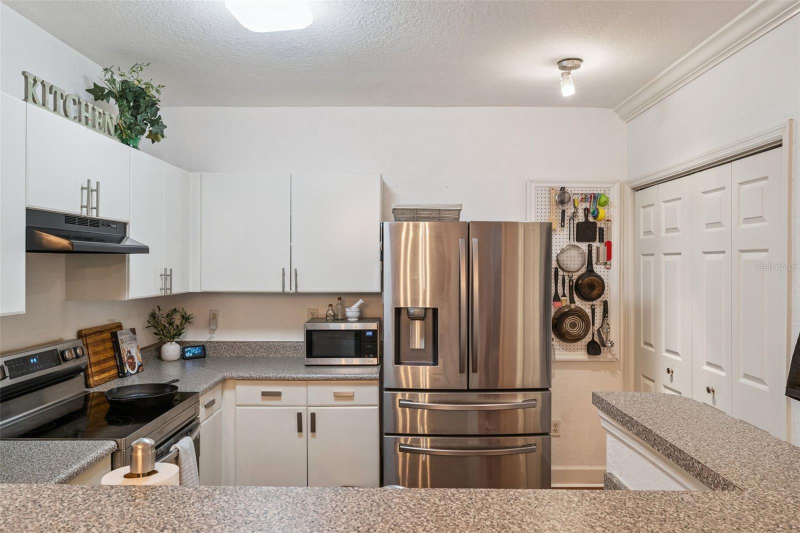 202 E SOUTH ST #2039