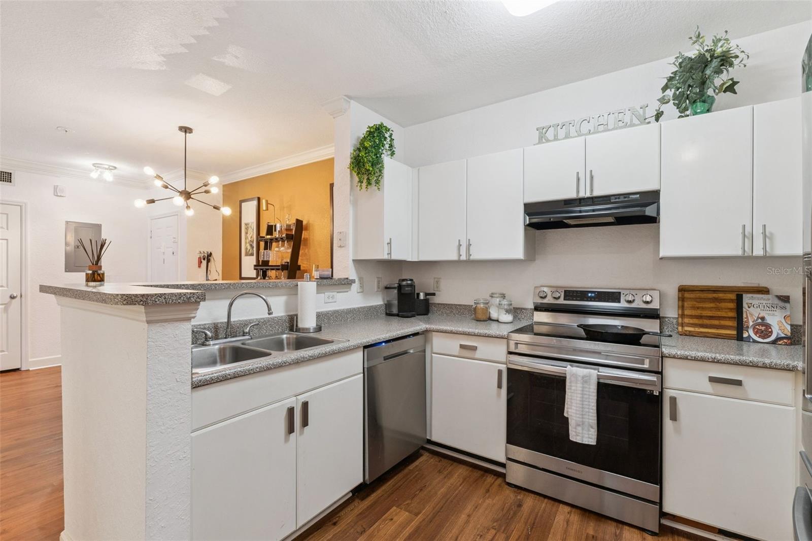 202 E SOUTH ST #2039