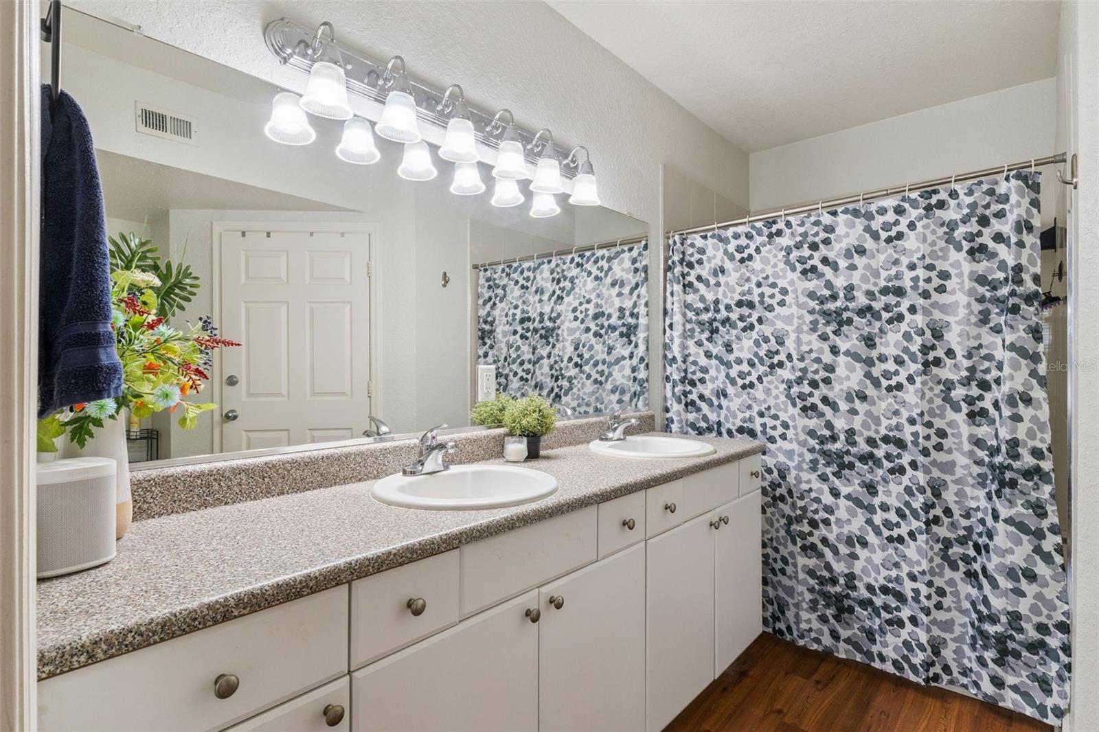 202 E SOUTH ST #2039