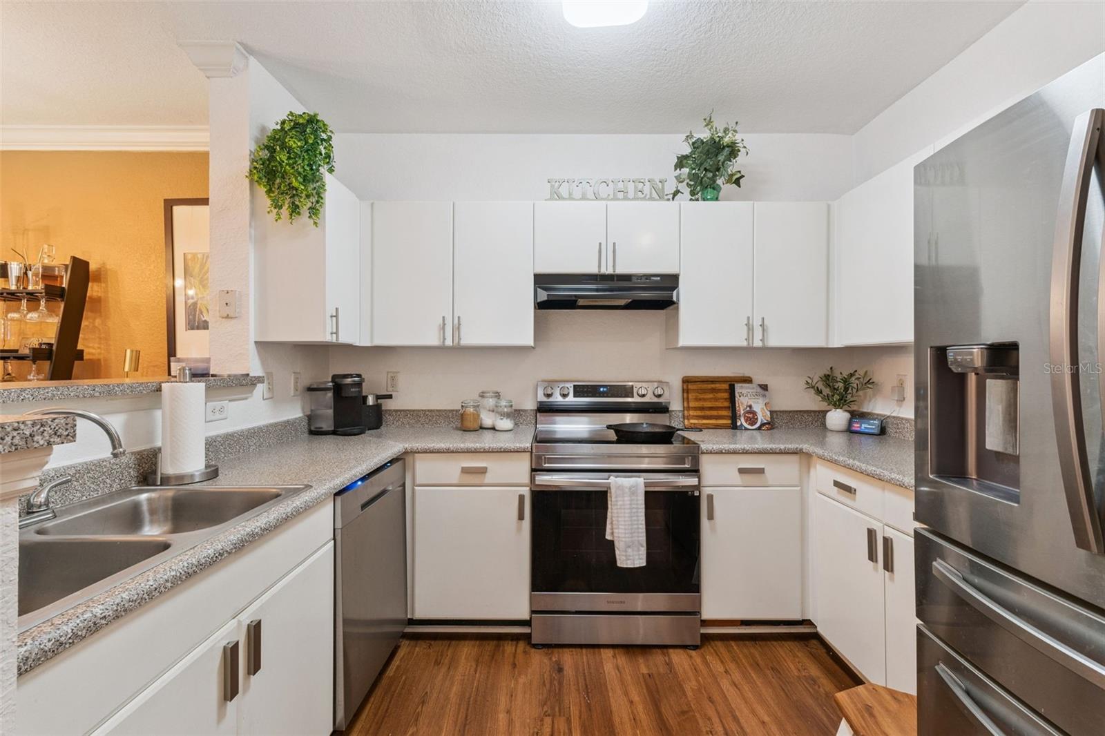 202 E SOUTH ST #2039