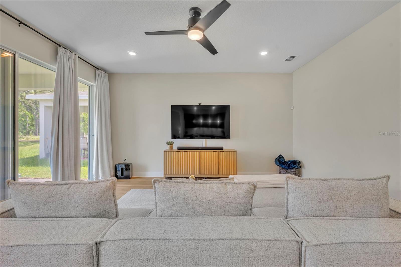 5346 ROYAL POINT AVE