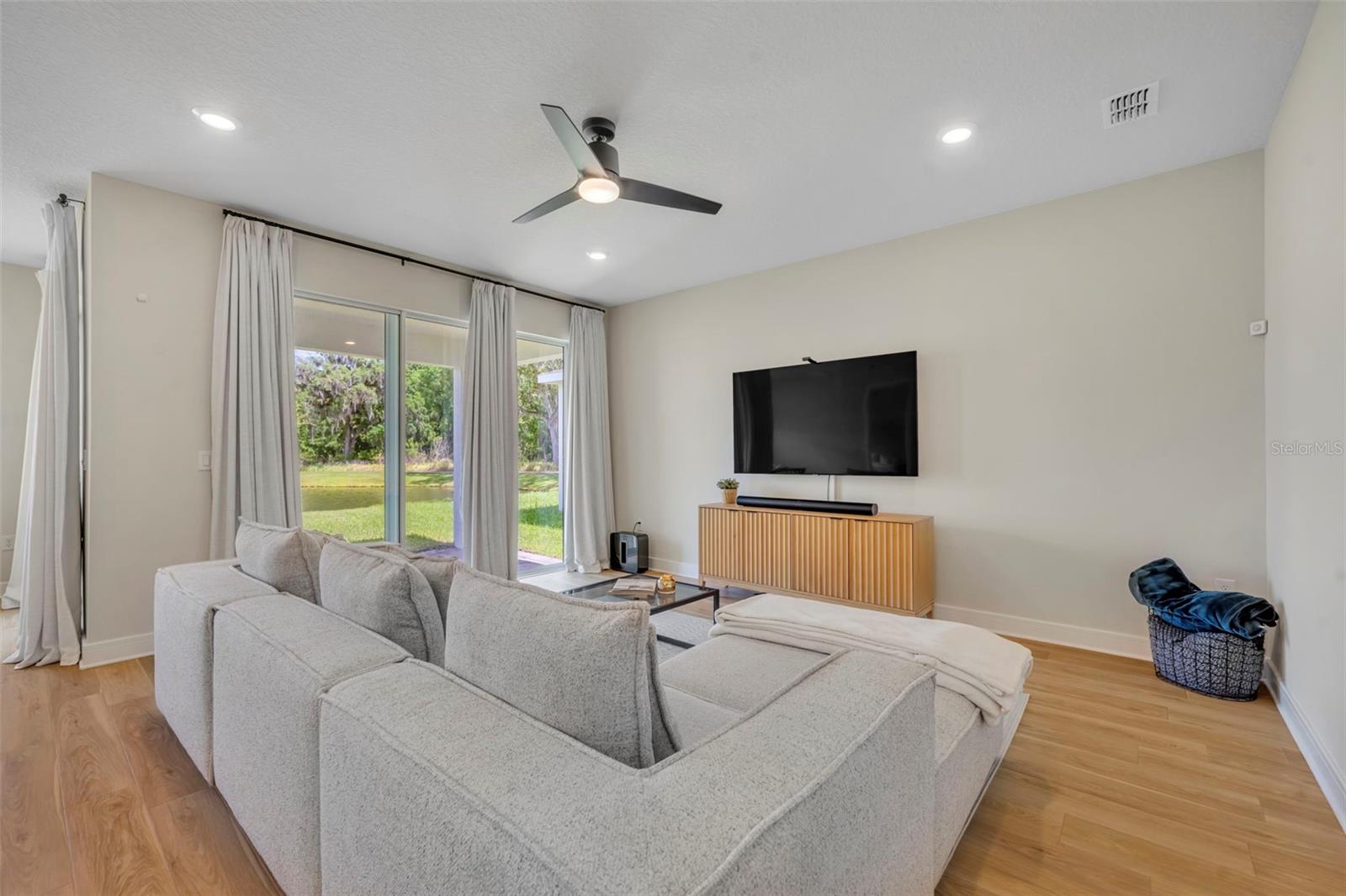 5346 ROYAL POINT AVE