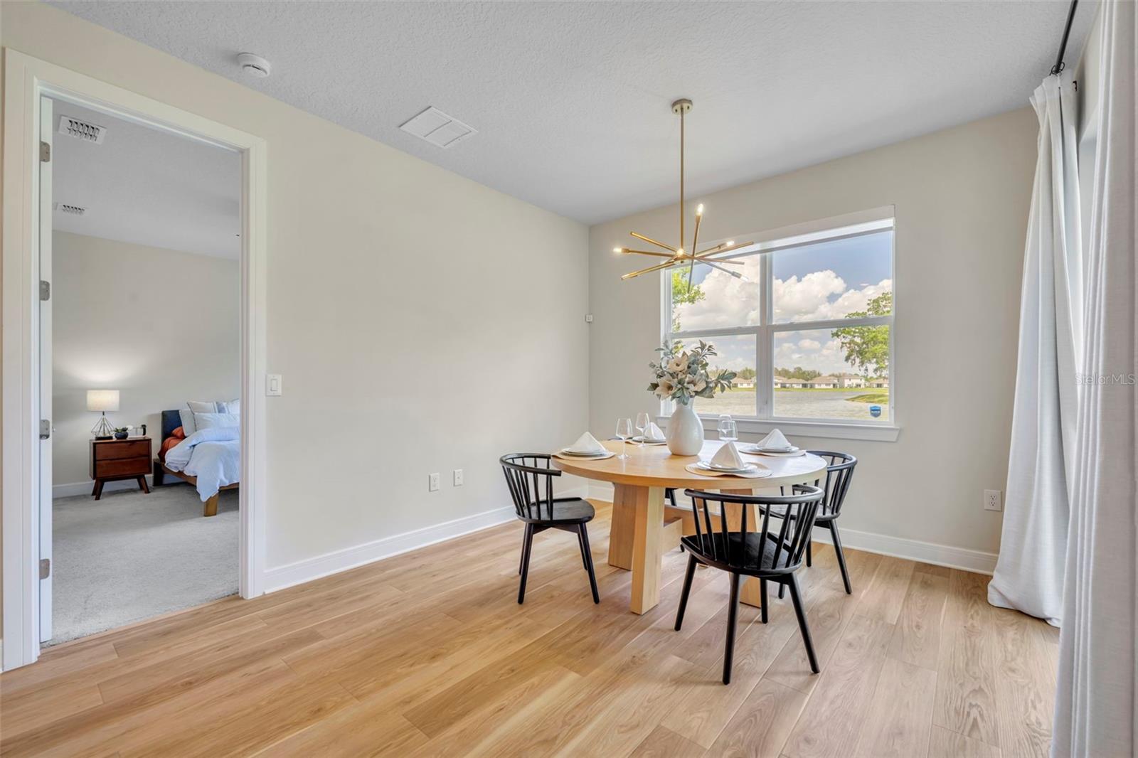 5346 ROYAL POINT AVE