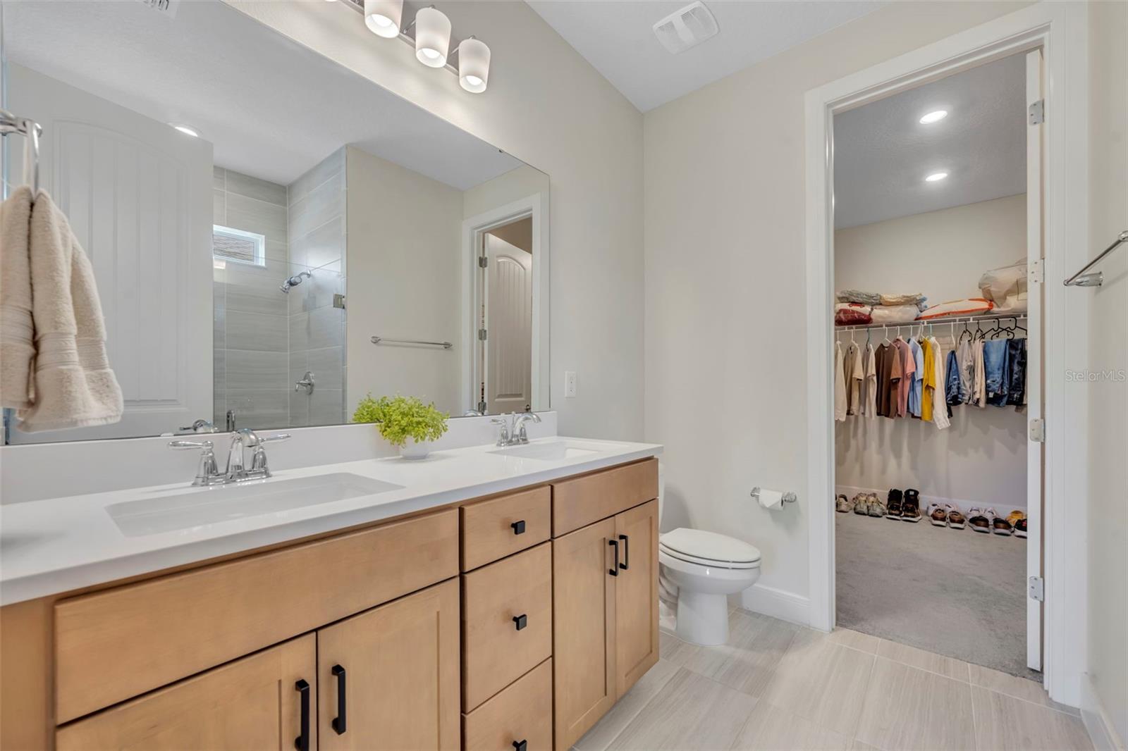 5346 ROYAL POINT AVE