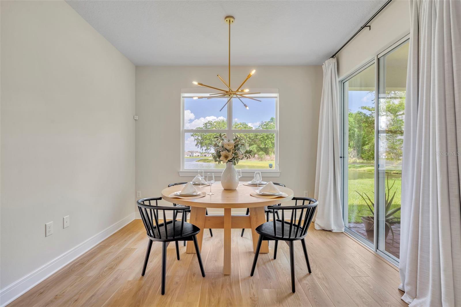 5346 ROYAL POINT AVE