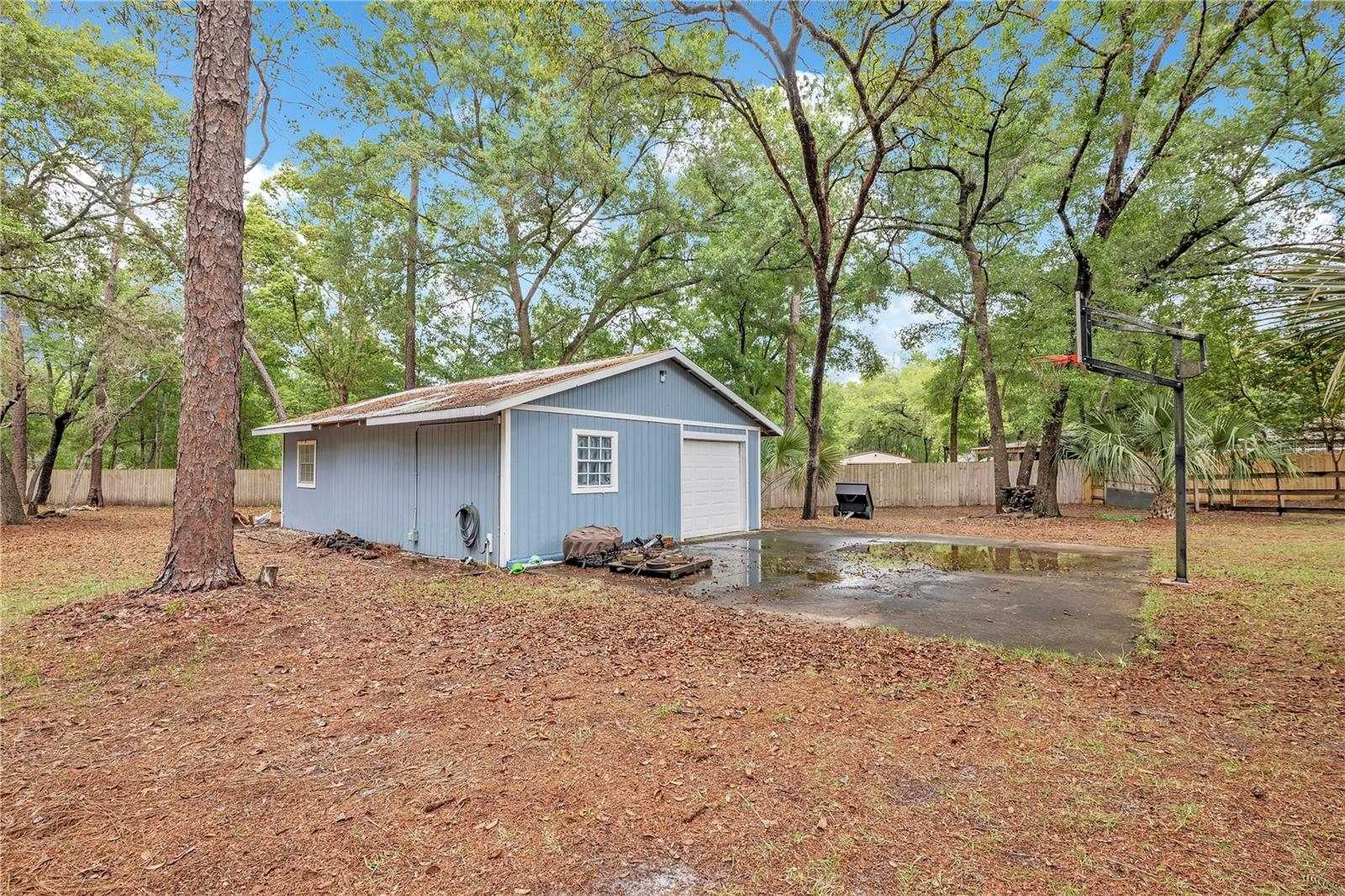 211 SPRING HOLLOW BLVD