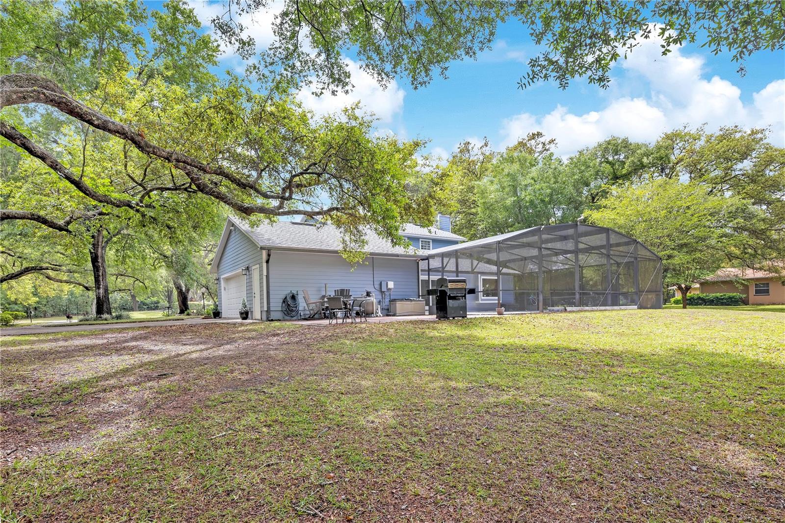 211 SPRING HOLLOW BLVD