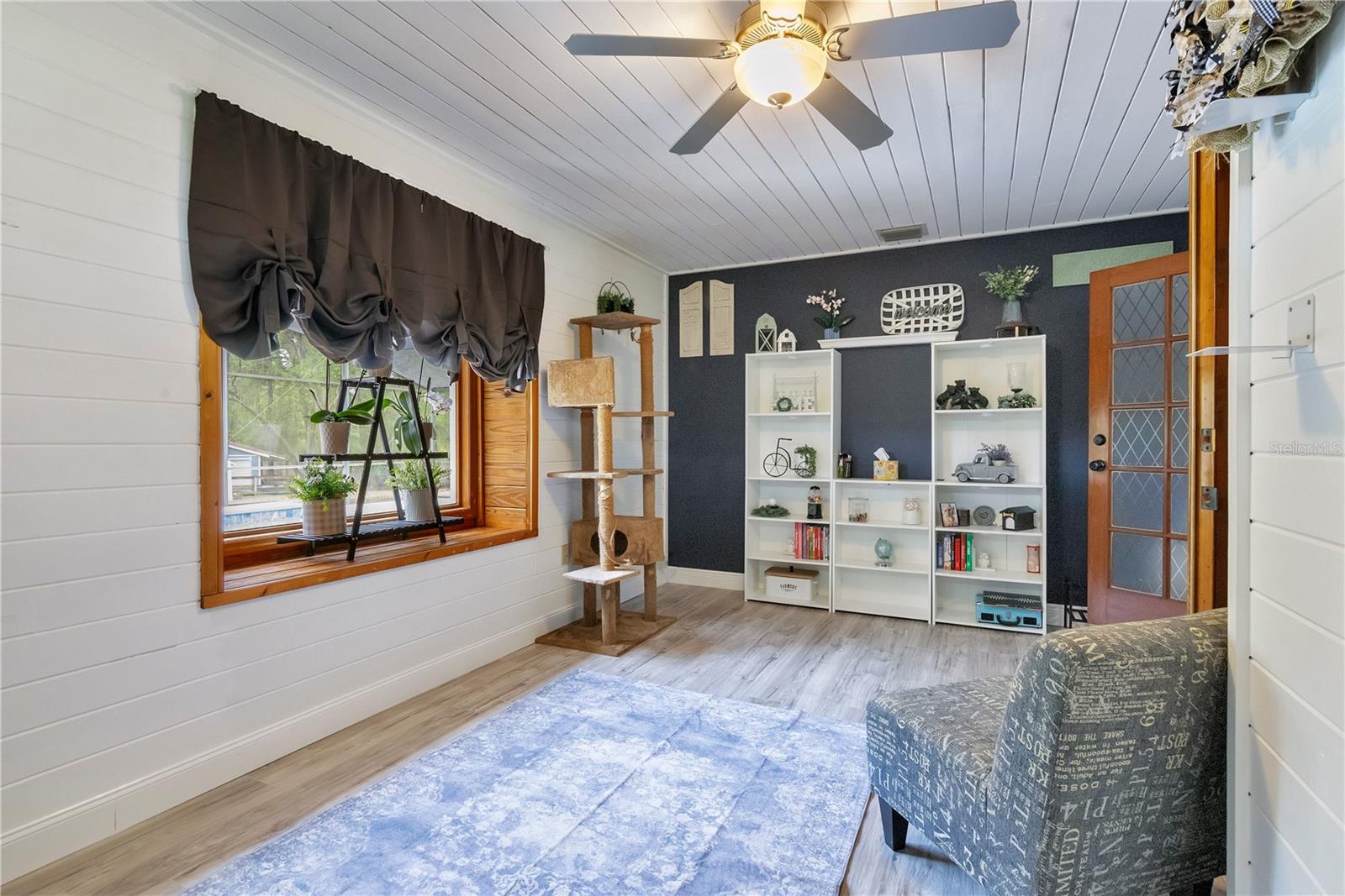 211 SPRING HOLLOW BLVD