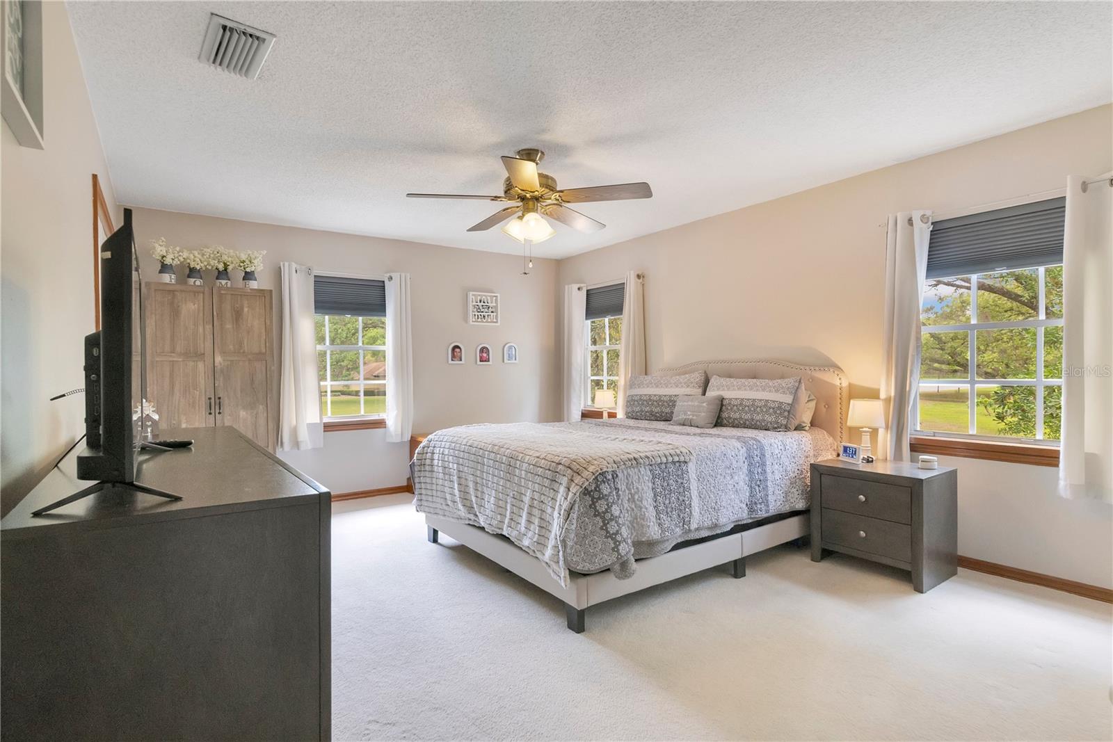 211 SPRING HOLLOW BLVD