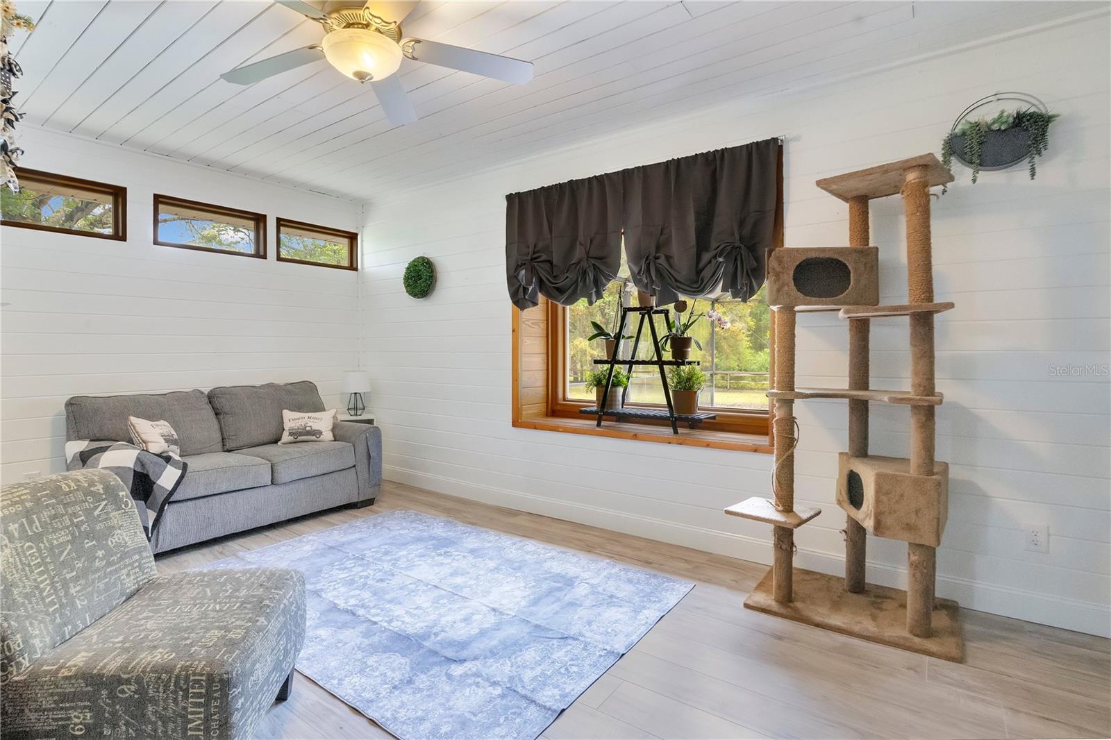 211 SPRING HOLLOW BLVD