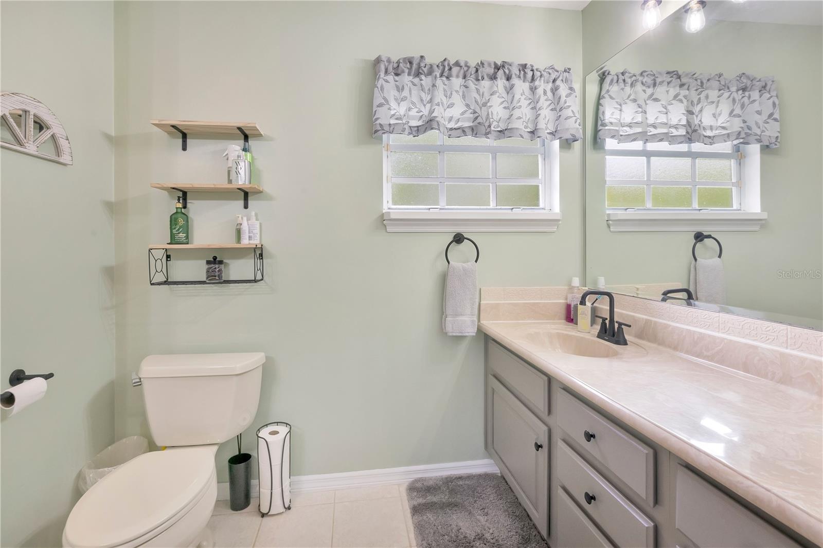 211 SPRING HOLLOW BLVD