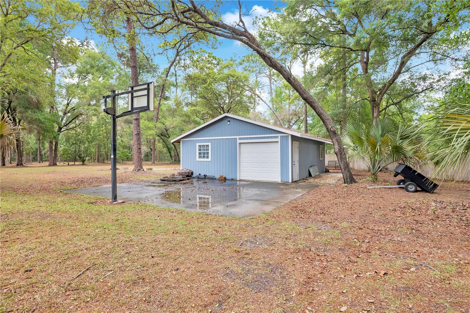 211 SPRING HOLLOW BLVD