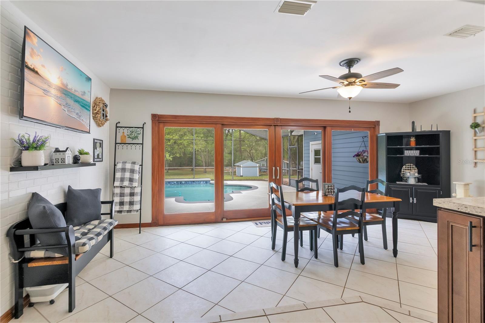 211 SPRING HOLLOW BLVD