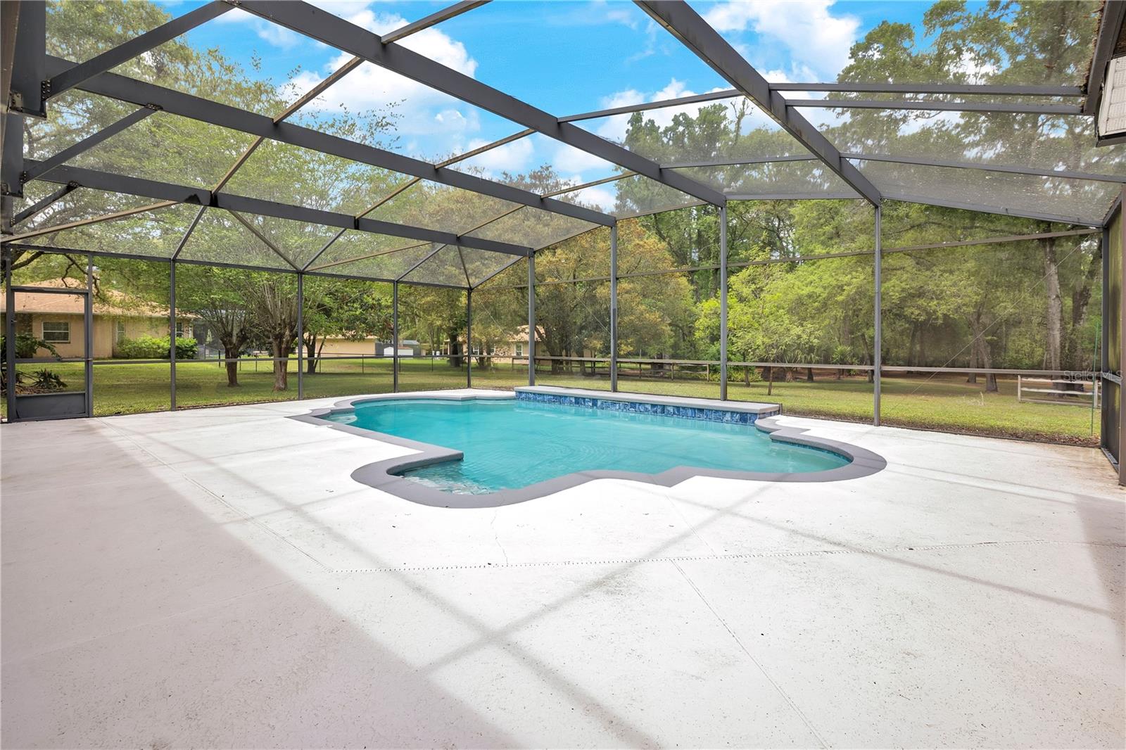 211 SPRING HOLLOW BLVD