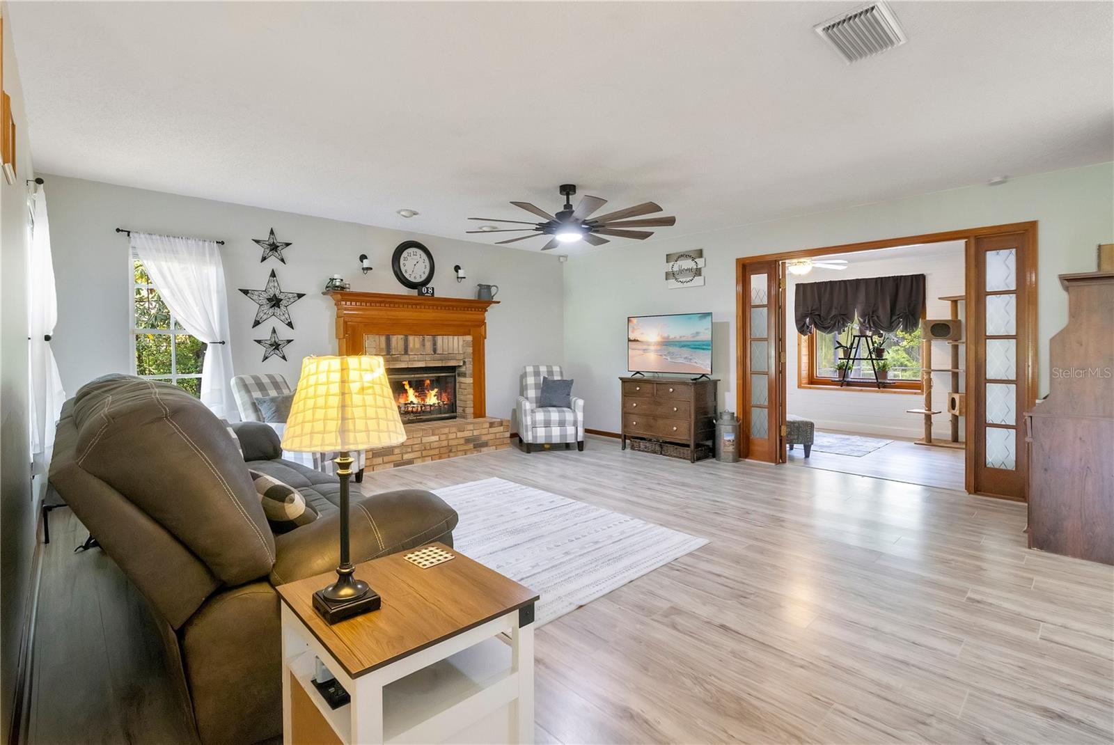 211 SPRING HOLLOW BLVD