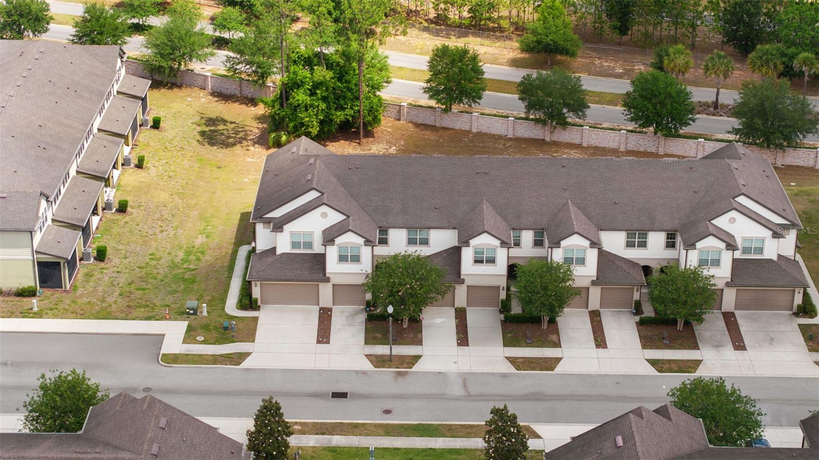 1121 PAVIA DR