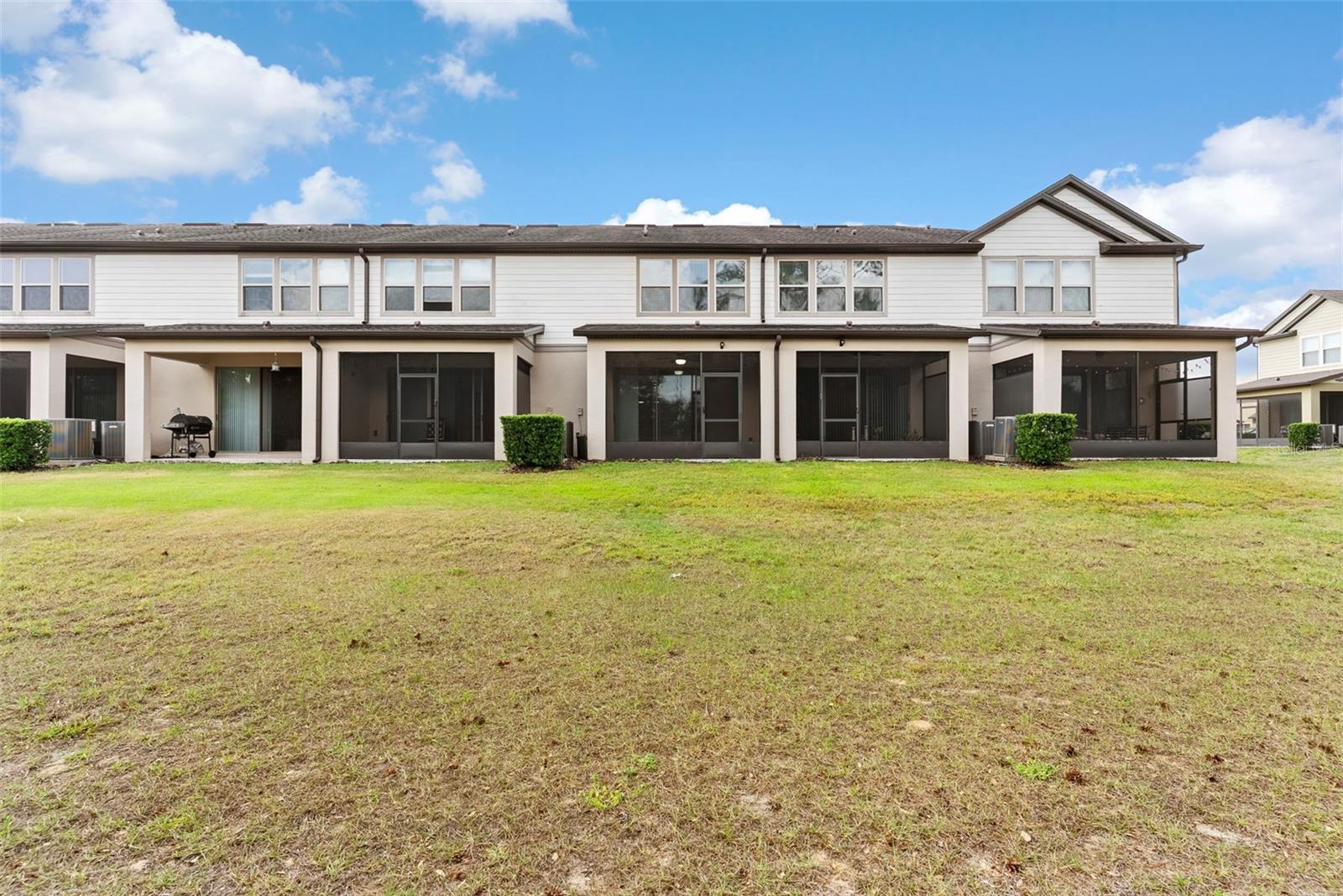 1121 PAVIA DR