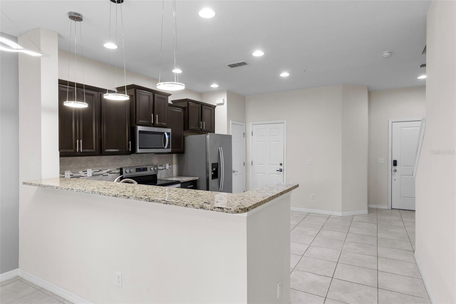 1121 PAVIA DR