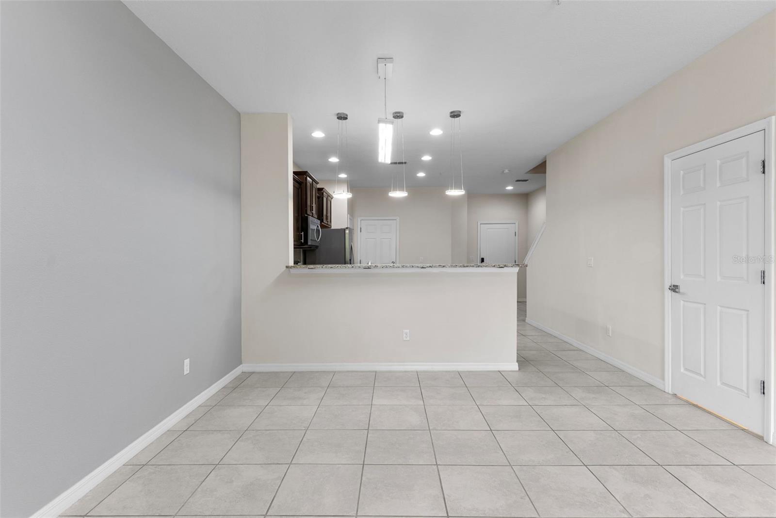 1121 PAVIA DR