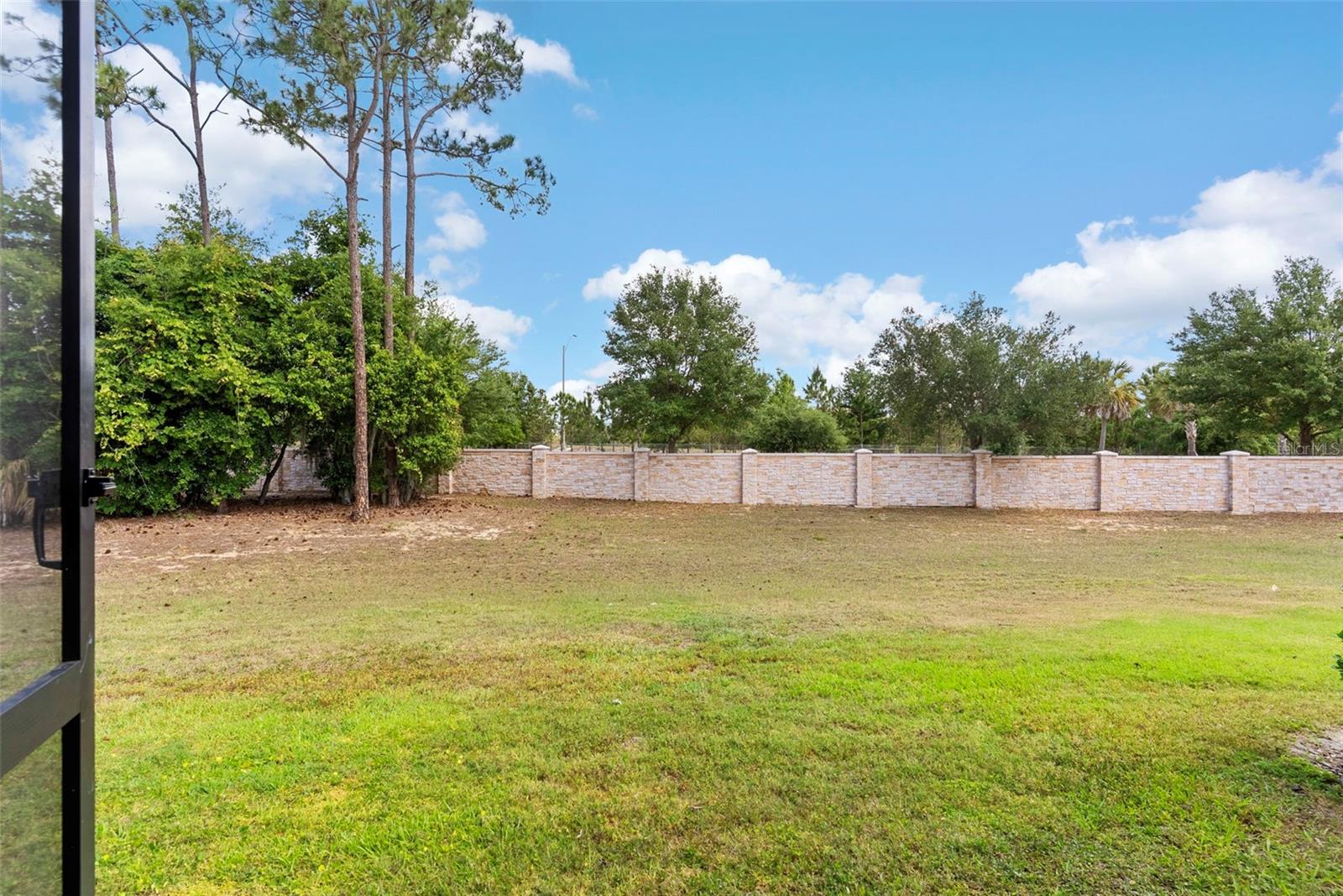 1121 PAVIA DR
