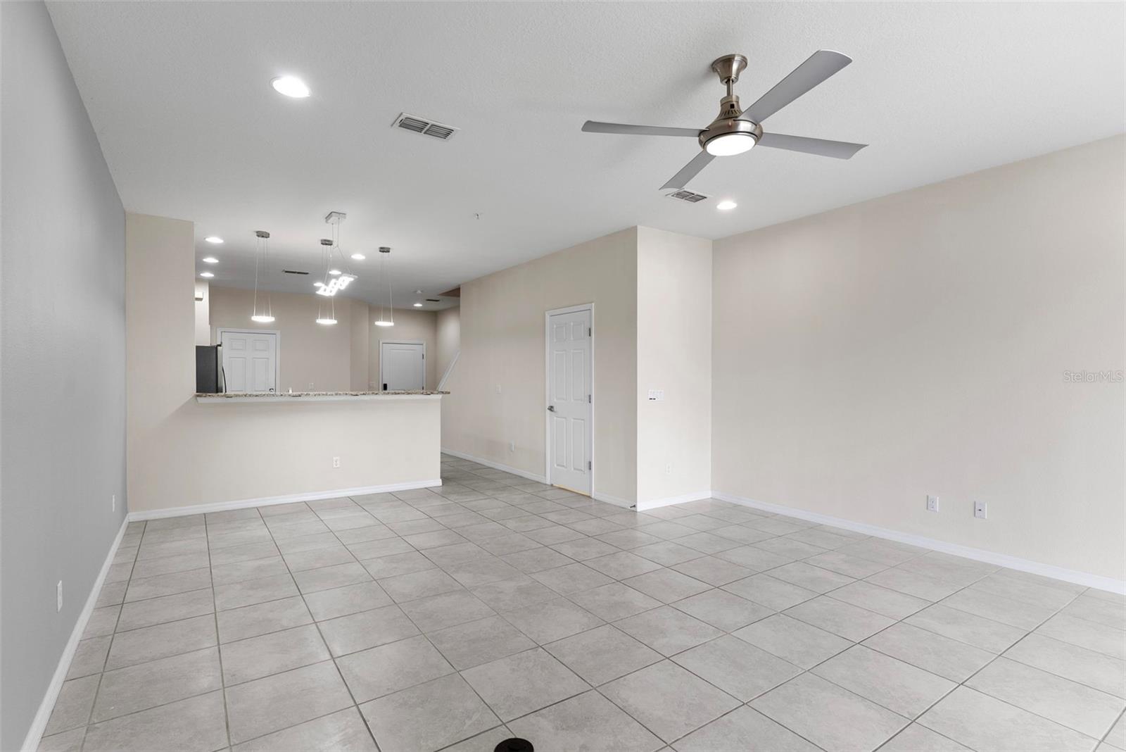 1121 PAVIA DR