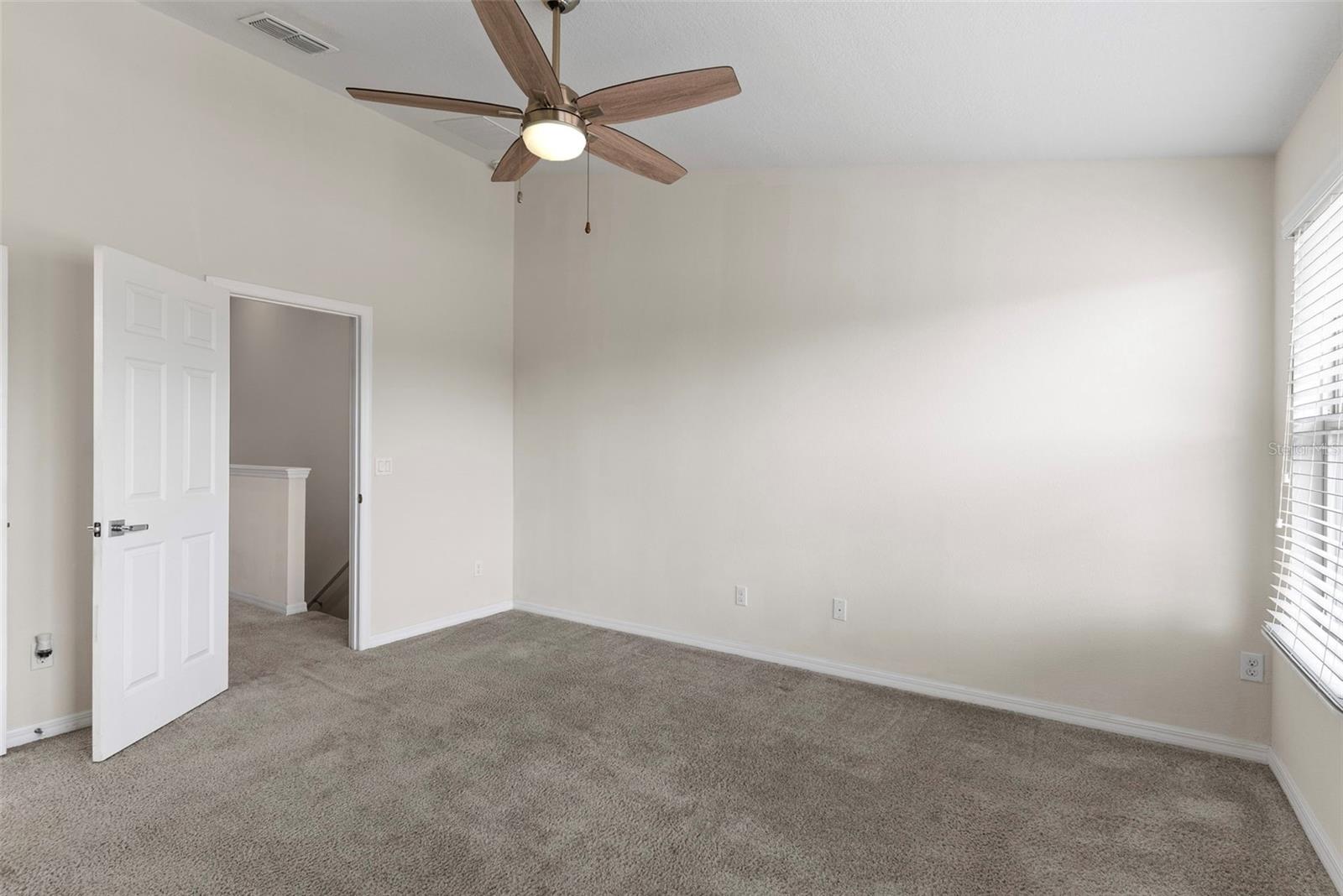 1121 PAVIA DR