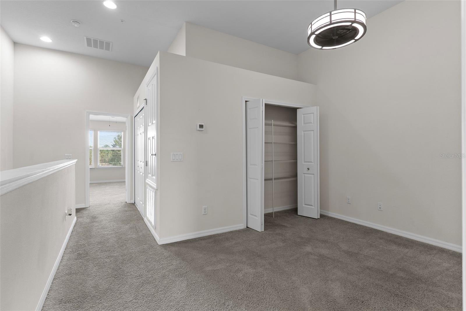 1121 PAVIA DR
