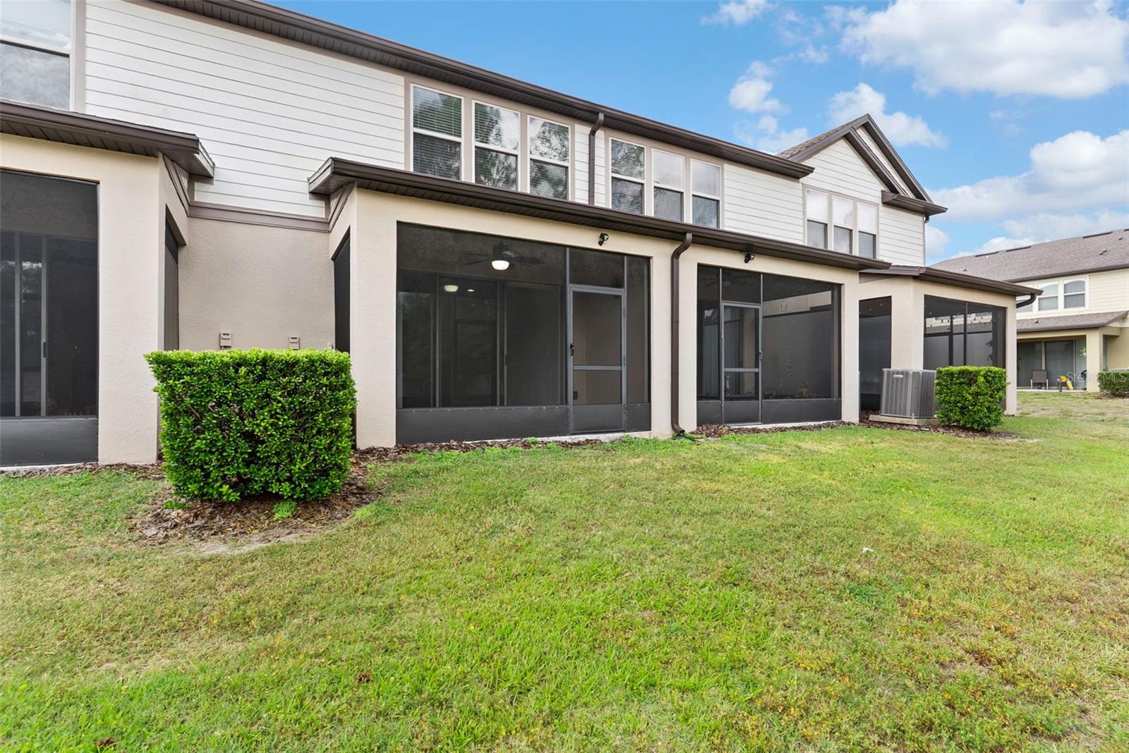 1121 PAVIA DR