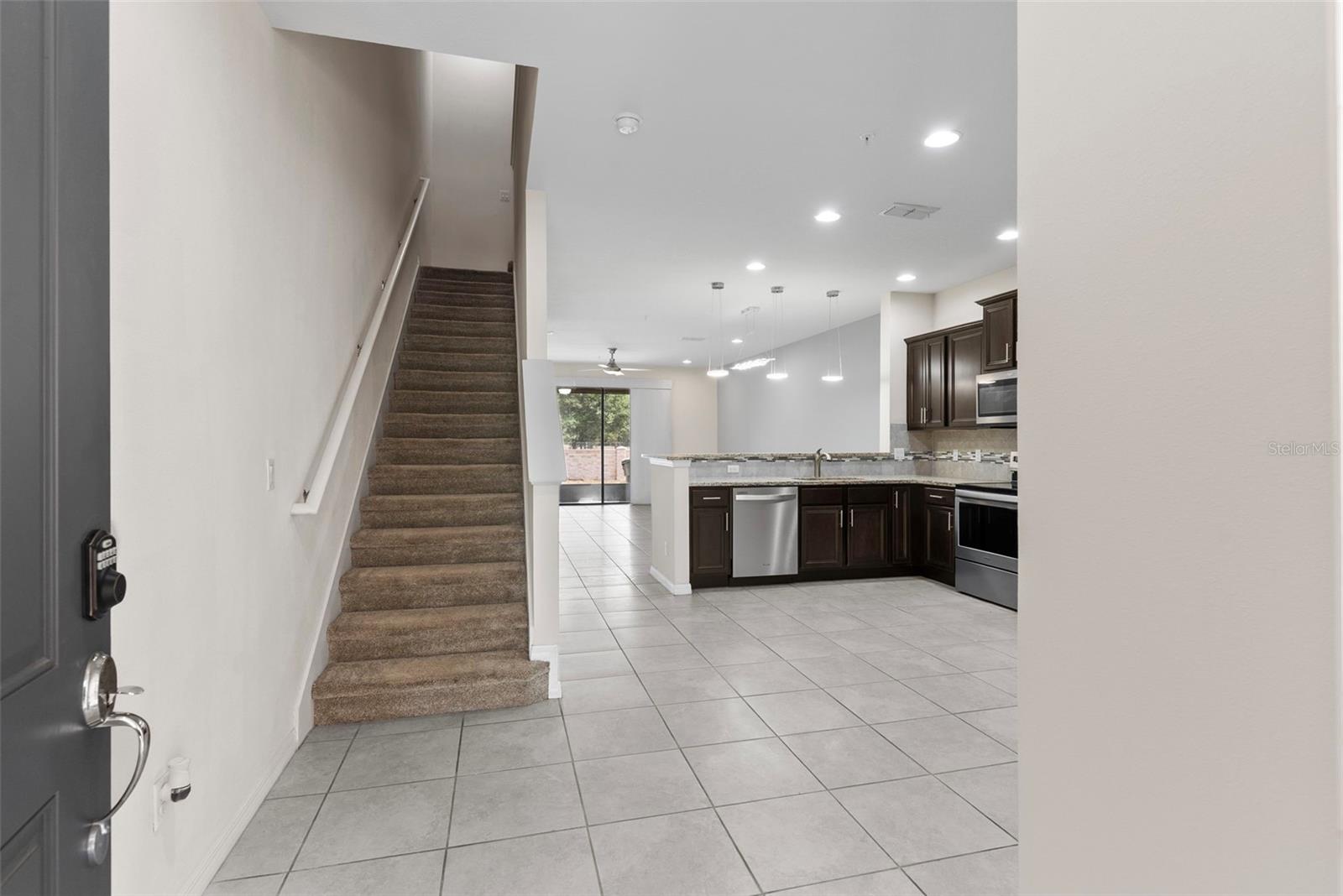 1121 PAVIA DR