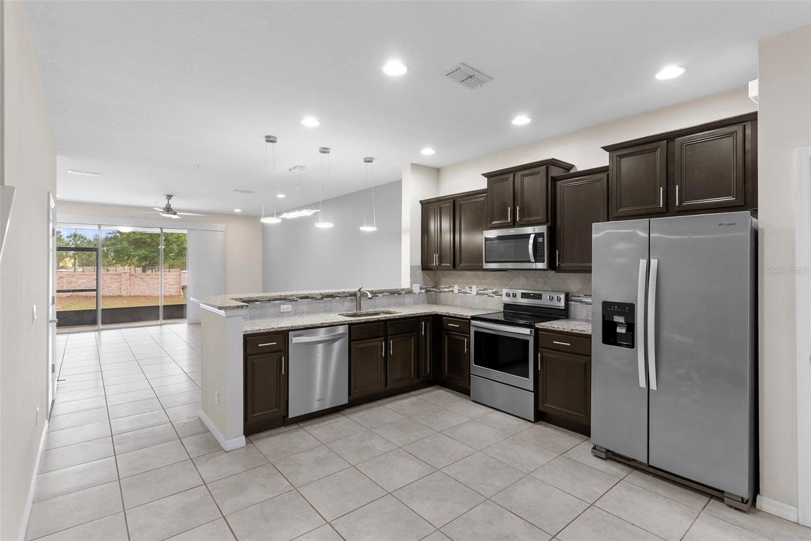 1121 PAVIA DR