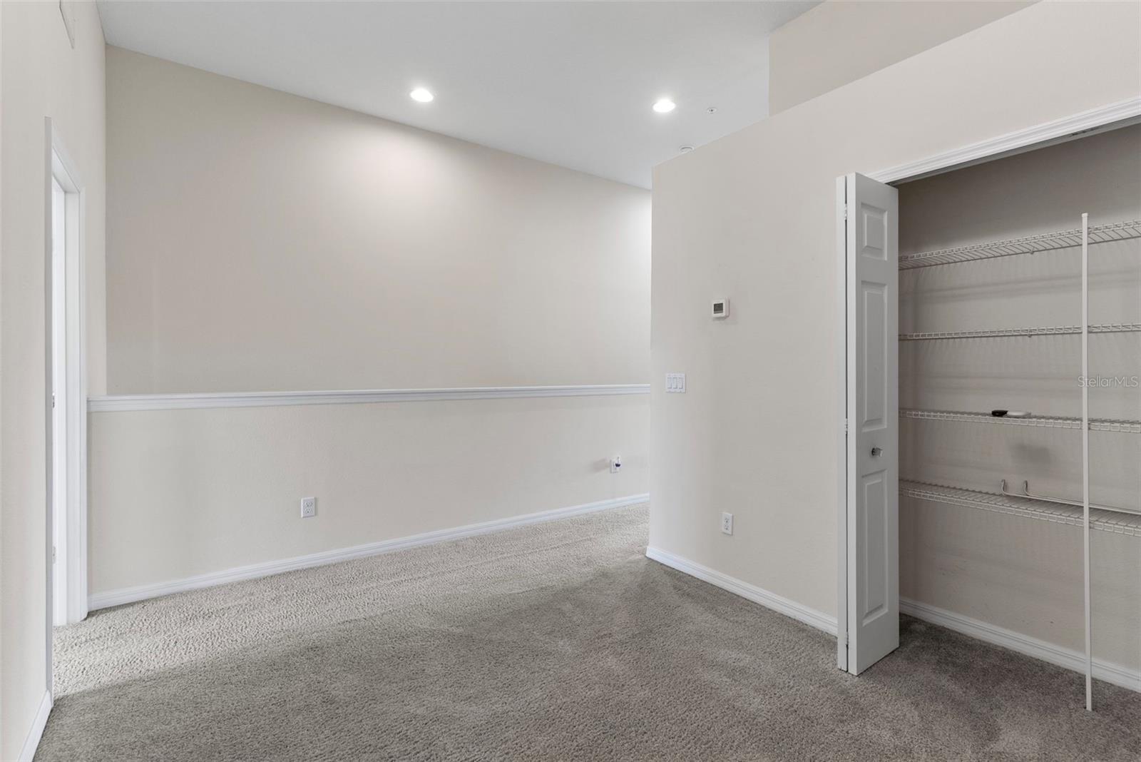 1121 PAVIA DR