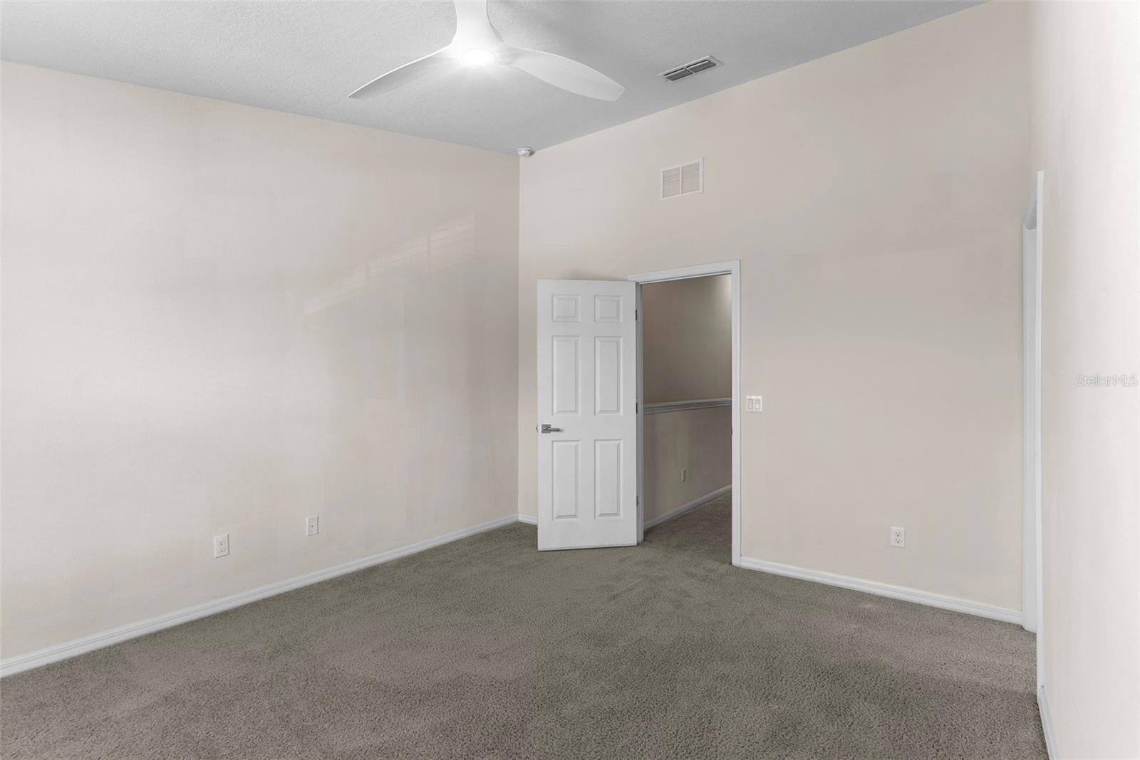 1121 PAVIA DR
