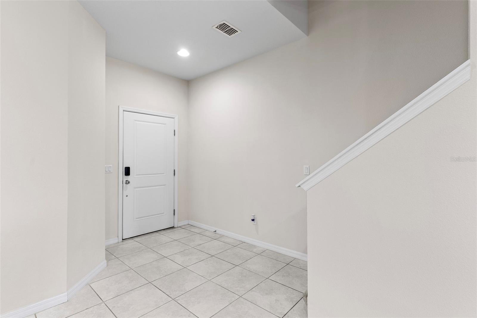 1121 PAVIA DR