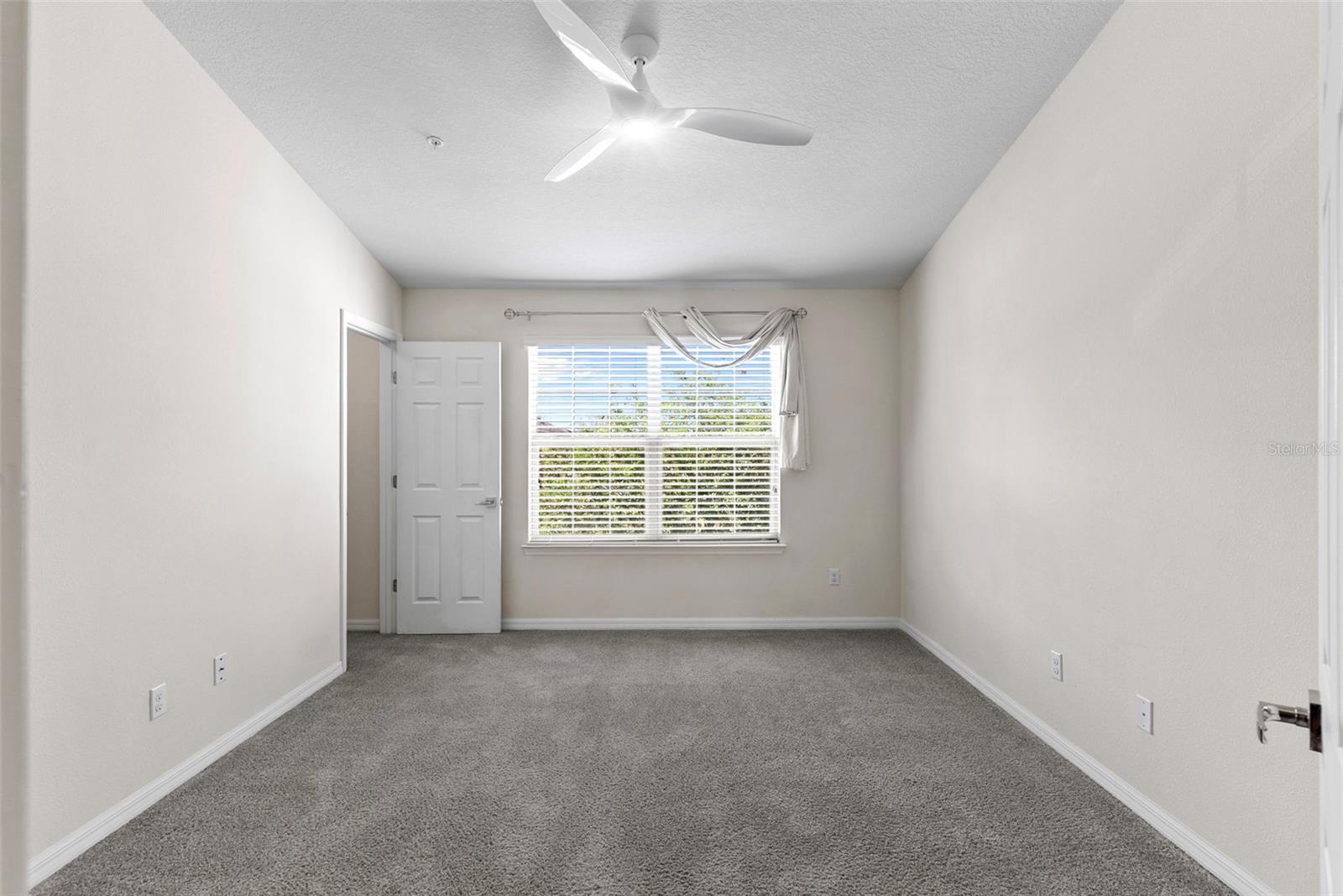 1121 PAVIA DR