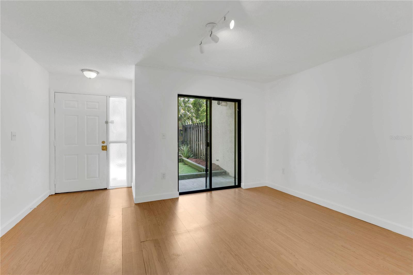 1329 WINDSOR DR