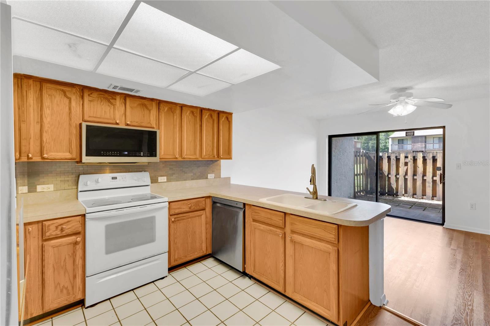 1329 WINDSOR DR