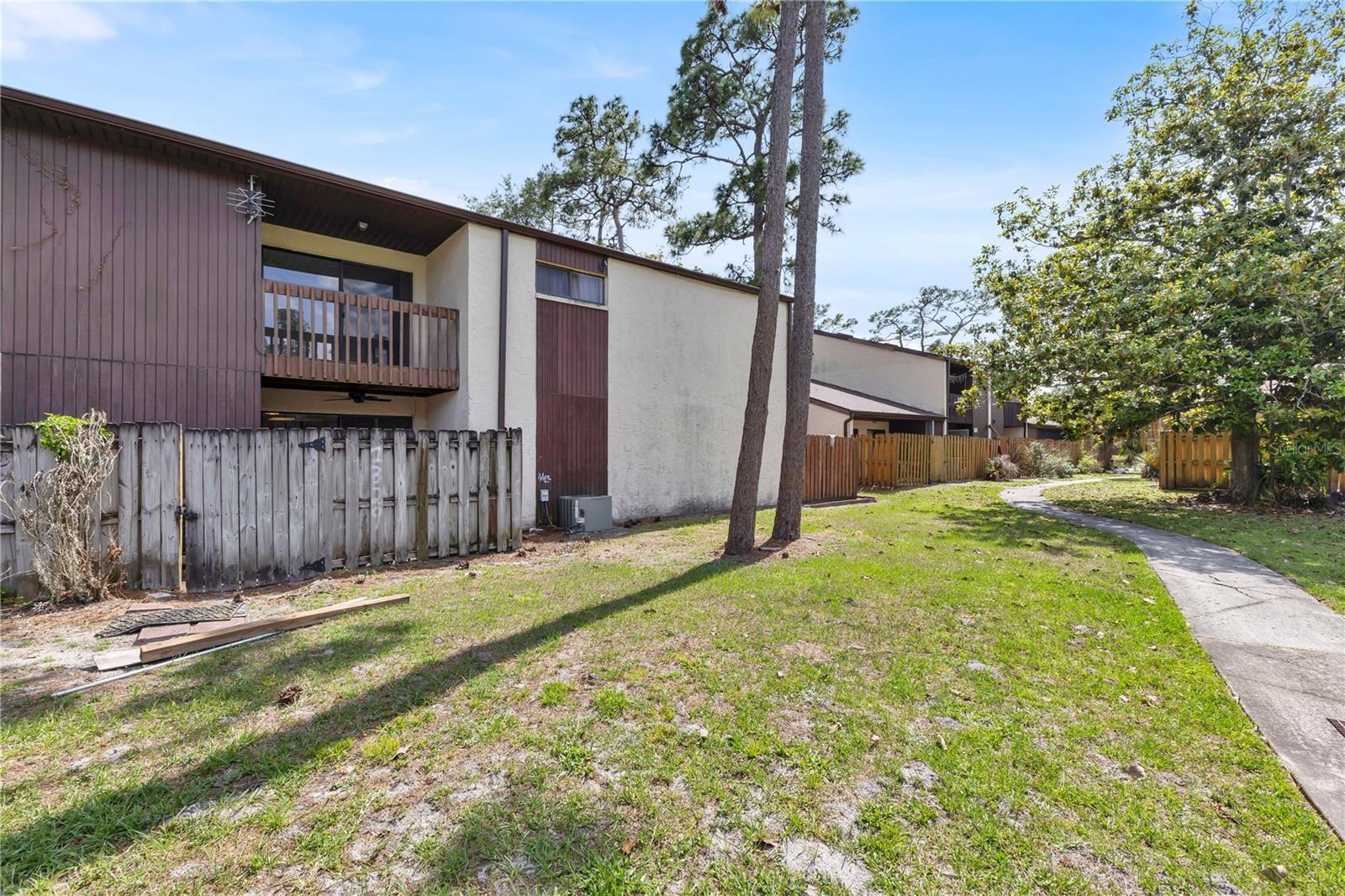 1329 WINDSOR DR