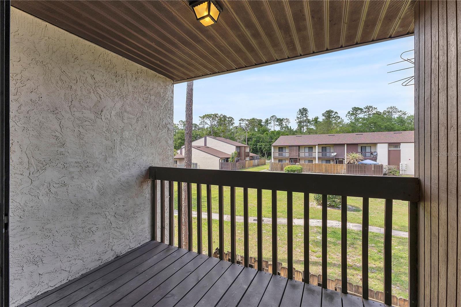 1329 WINDSOR DR